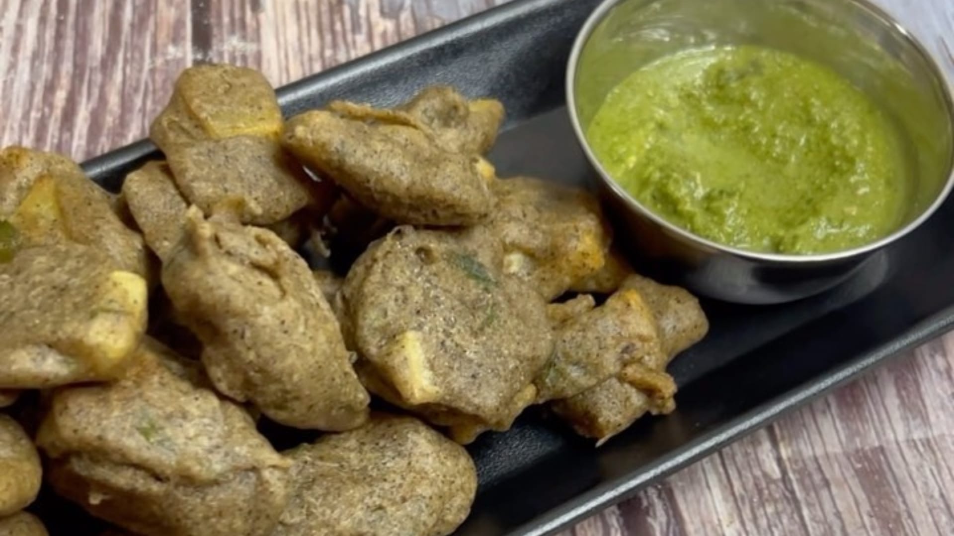 Sawan Somwar Vrat Recipe 2024 kuttu ke aate ke pakode kaise banaen kuttu ke atte ki pakodi recipe