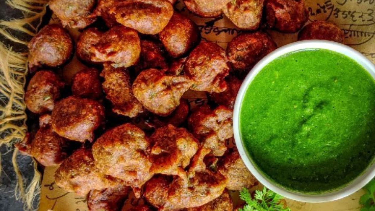 Sawan Somwar Vrat Recipe 2024 kuttu ke aate ke pakode kaise banaen kuttu ke atte ki pakodi recipe