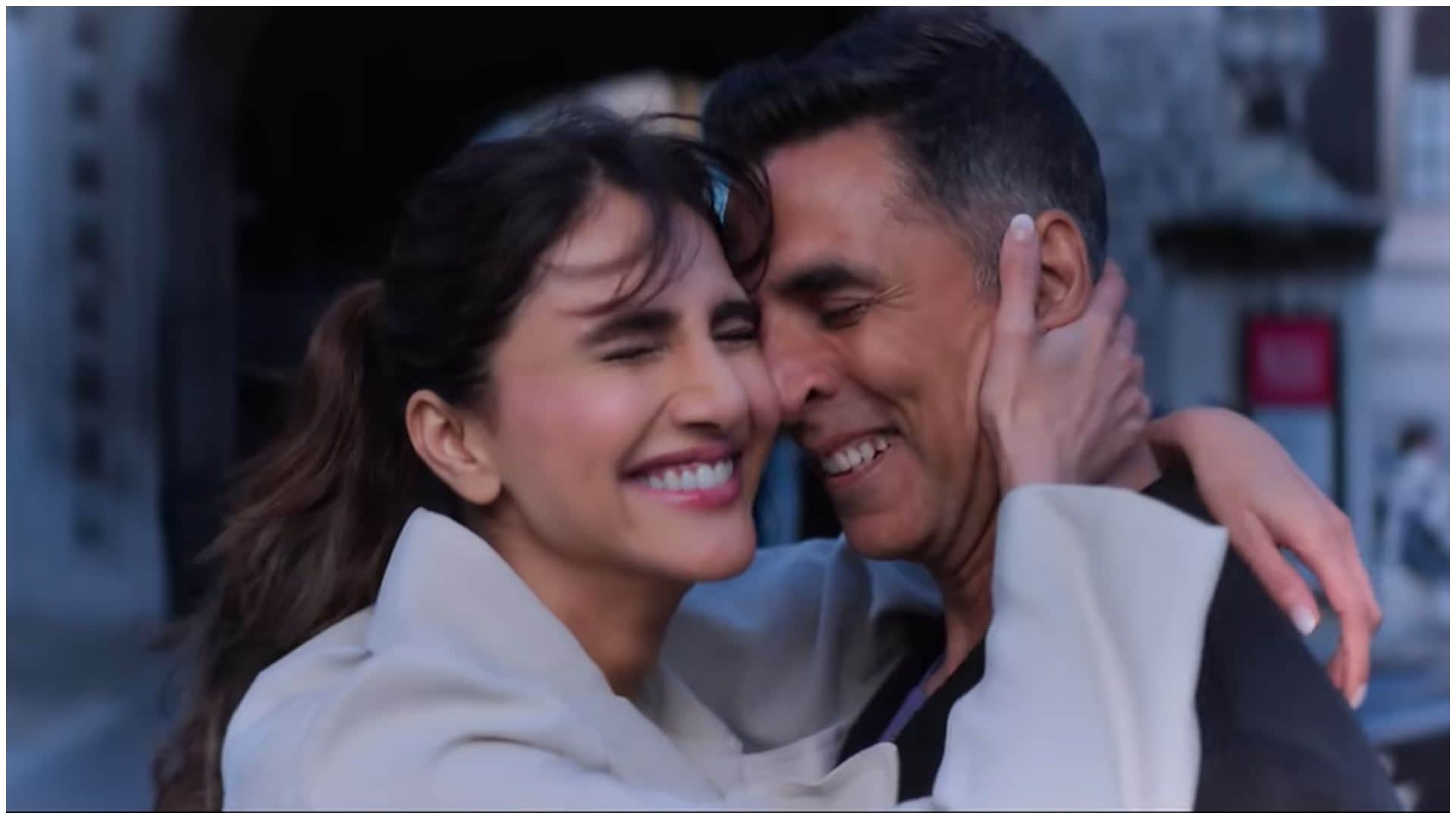 Akshay Kumar and Vaani Kapoor Movie Khel Khel Mein New Song Duur Na Karin Out