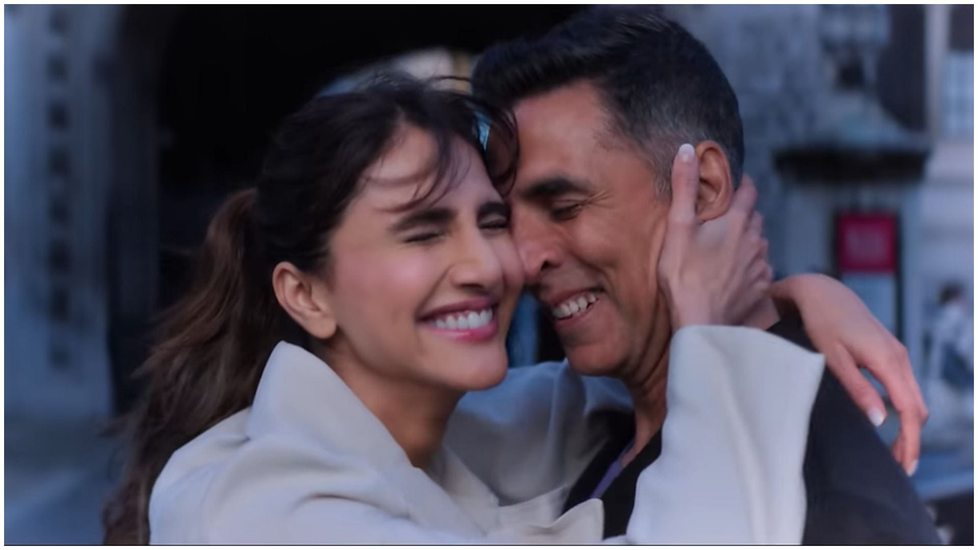 Akshay Kumar and Vaani Kapoor Movie Khel Khel Mein New Song Duur Na Karin Out