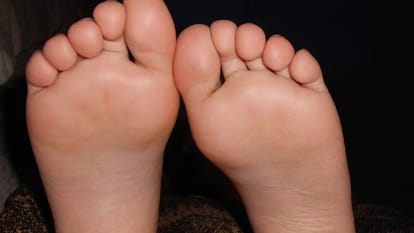 samudrik shastra shape of the foot finger tells about your nature in hindi
