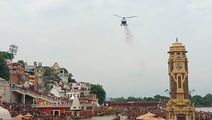 Kanwar Yatra 2024 CM Dhami welcome Kanwariyas in Haridwar flower shower from Helicopter Photos