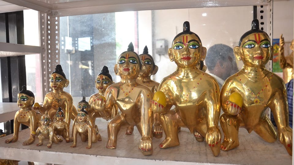Laddu Gopal construction in Aligarh