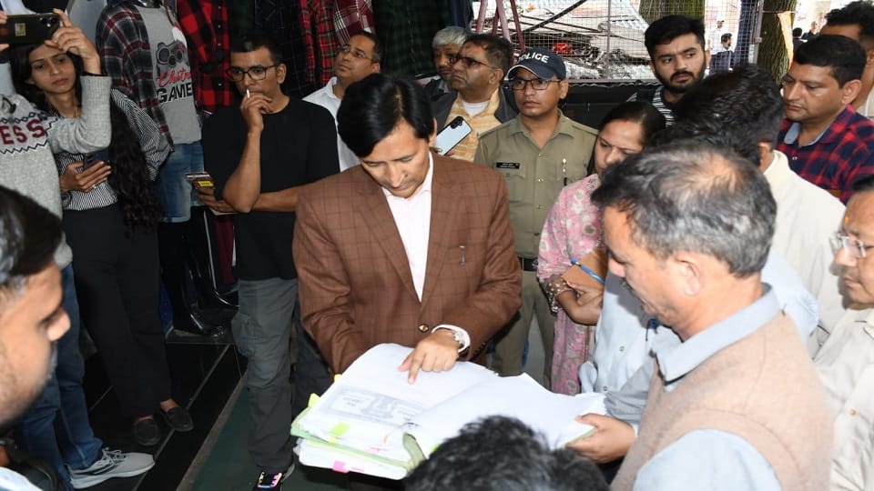 Commissioner Deepak Rawat inspected the canal covering in haldwani