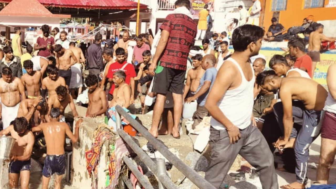Kanwar Yatra 2024 Gangotri Dham Kanwar yatri returning after collecting Ganga water Uttarkashi watch Photos