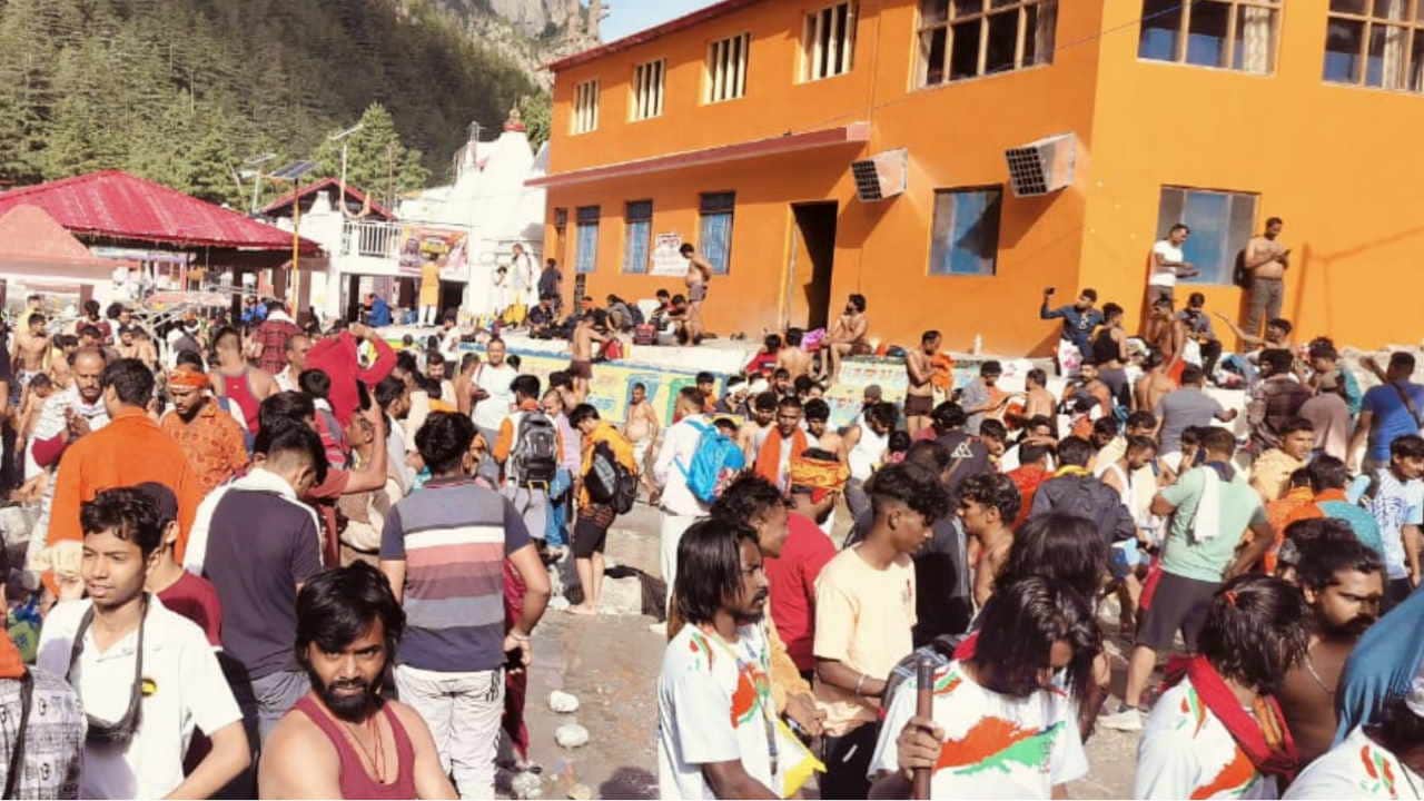 Kanwar Yatra 2024 Gangotri Dham Kanwar yatri returning after collecting Ganga water Uttarkashi watch Photos