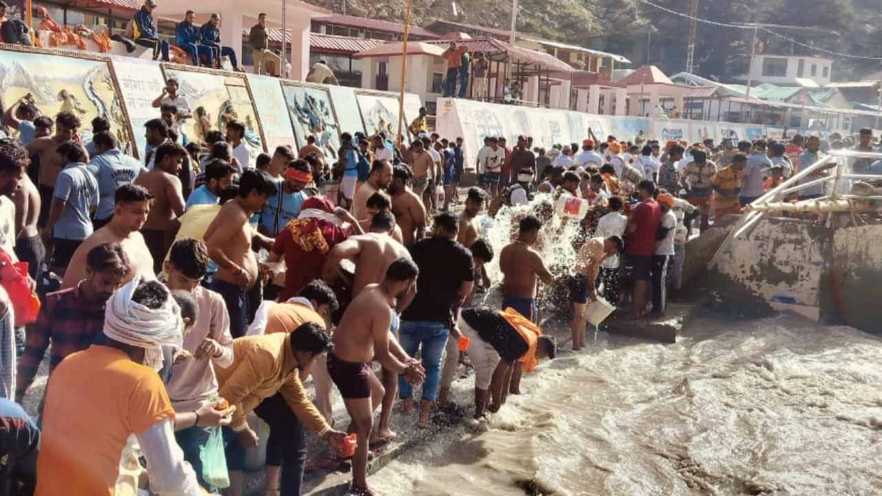Sawan Shivratri Kanwar Yatra Uttarakhand 4.4 crore Kanwar pilgrims reached Haridwar this time Watch Photos