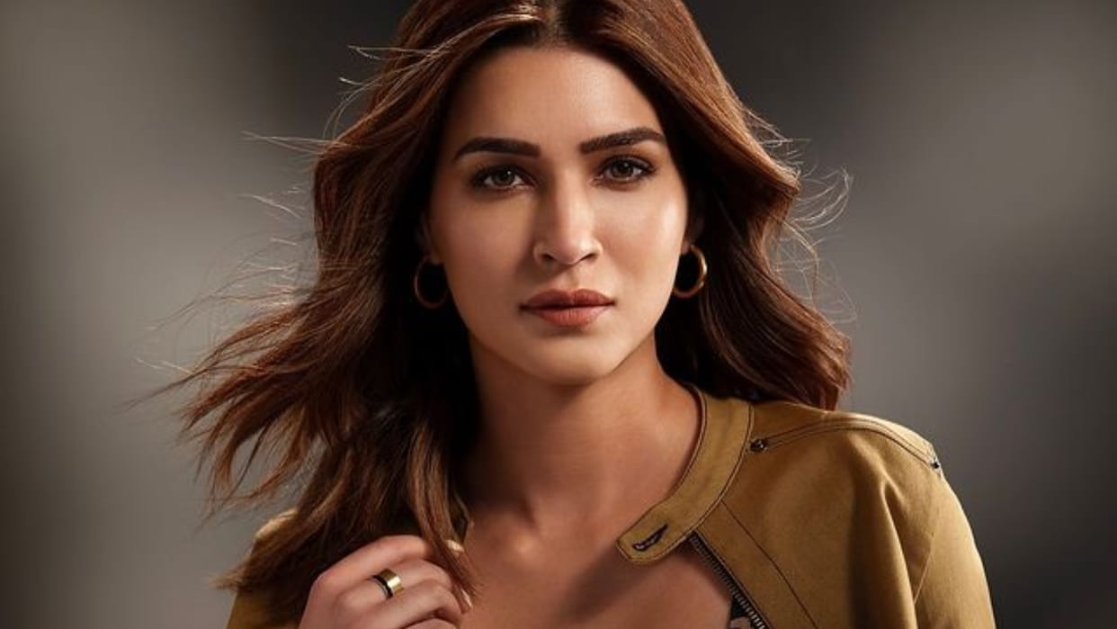 Kriti Sanon mother Geeta sanon old post is getting viral amid a video allegedly showing her smoking in Greece