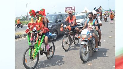 Kanwar Yatra 2024 Huge crowd in Haridwar 2.51 crore devotees take Gangajal so far in nine days Photos