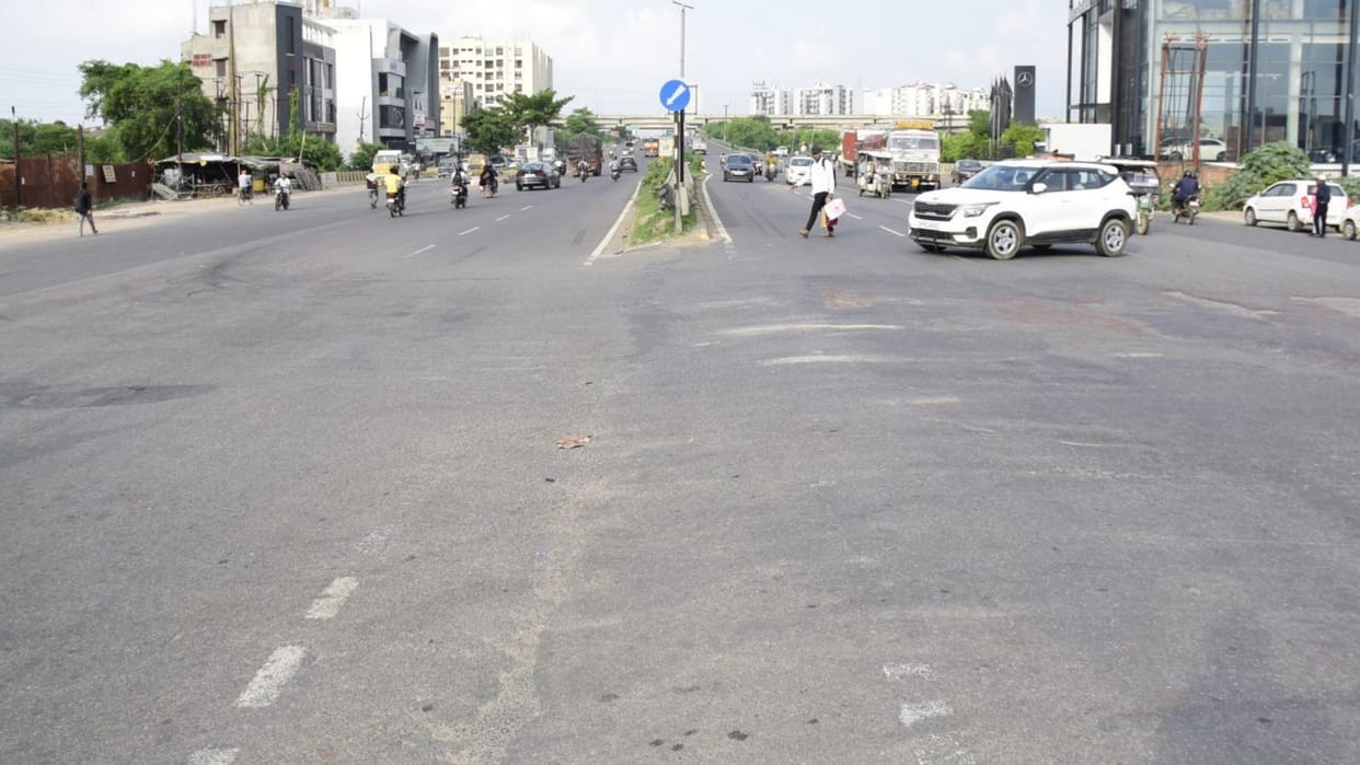 Illigal cuts will be closed on Lucknow to Ayodhya highway.
