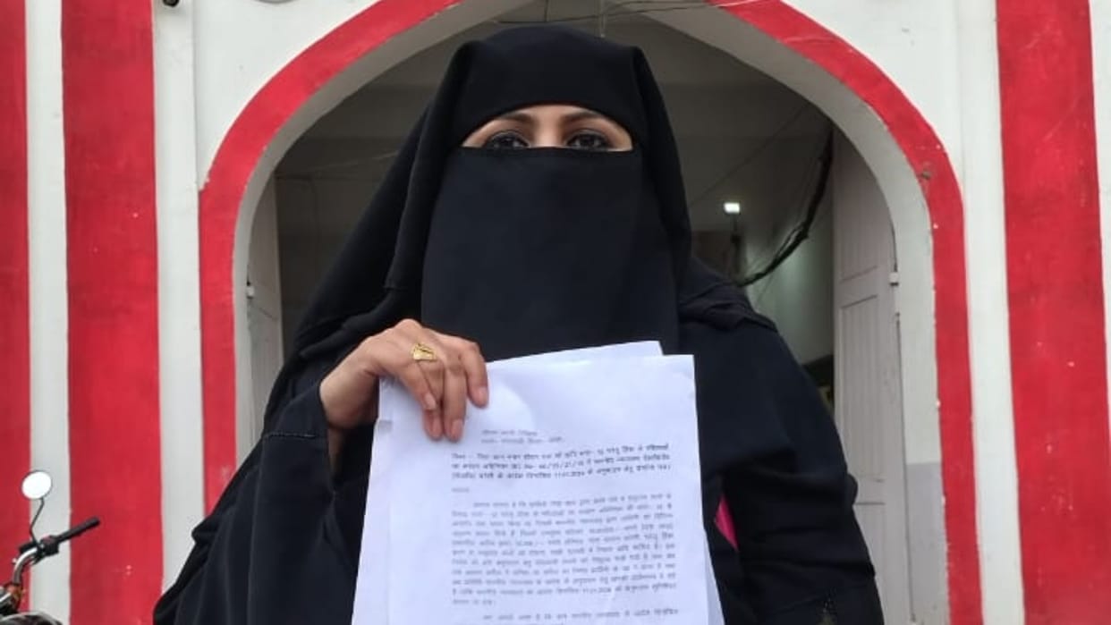 Nida Khan reached the police station and handed over a copy of the court order to the police