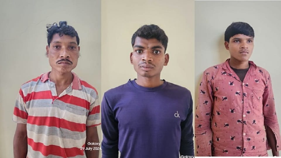 पुलिस की गिरफ्त में नक्सली