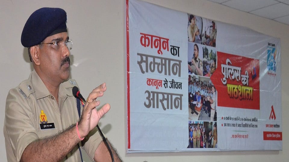 SP Traffic taught traffic rules in police ki Pathshala