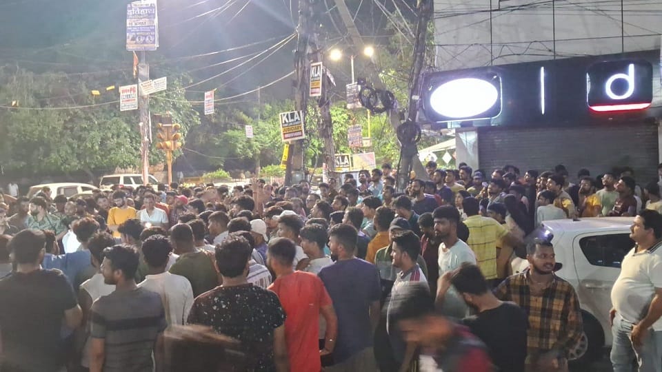 Rajendra Nagar Student protest continued for the fourth day protested by lighting torches