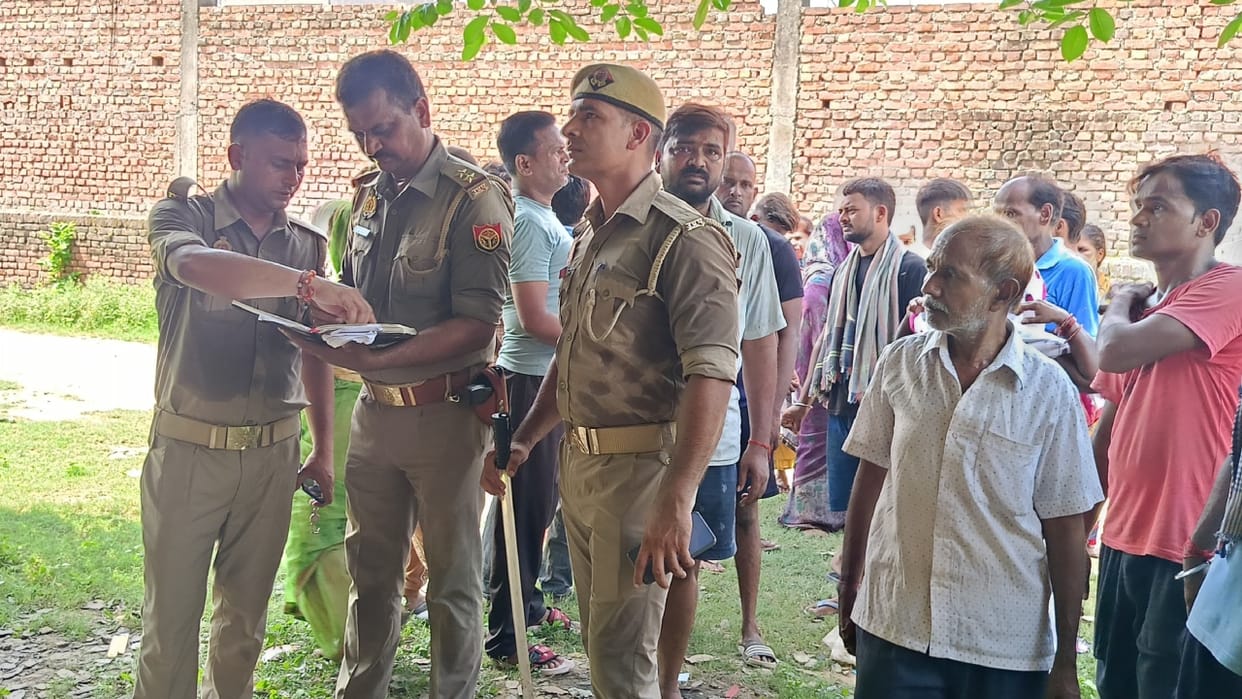 man committed suicide due to hurt by his wife cheated in Bareilly