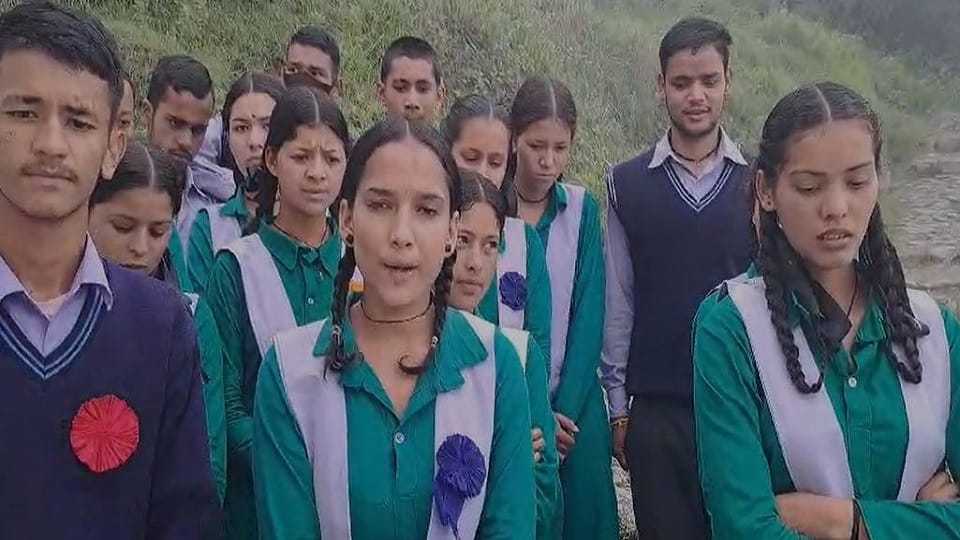 Villagers protest to demand posting of teachers in school in dharchula pithoragarh