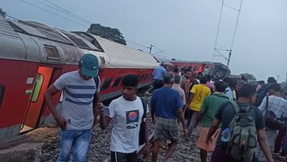 Indian Railway Jharkhand Train Mishap news in hindi Chakradharpur Howara-CSMT Express derailment Updates