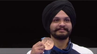 paris olympics 2024: Olympic medalist Sarabjot returned to India, received a grand welcome at the airport