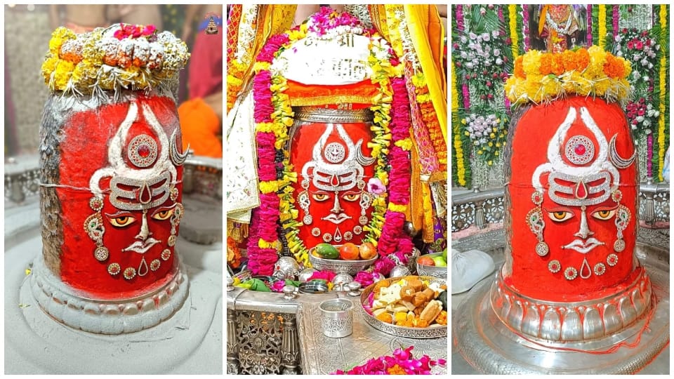 Bhasma Aarti of Baba Mahakal... Baba Mahakal decorated with jewelery by wearing Tripund and Chandra...