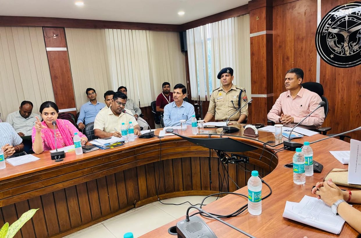 Complained against District Panchayat and UPSIDA in Udyog Bandhu meeting in Varanasi