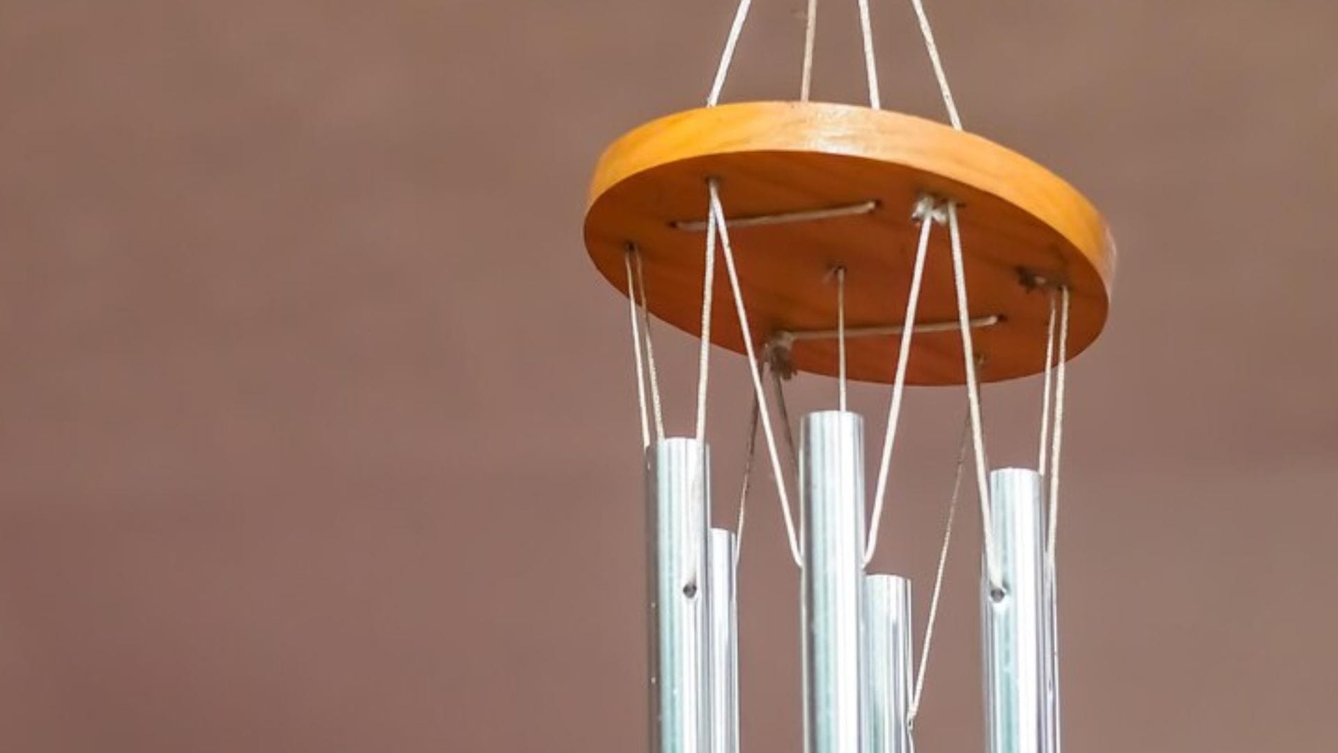 wind chimes for home decor to attract prosperity money luck in hindi