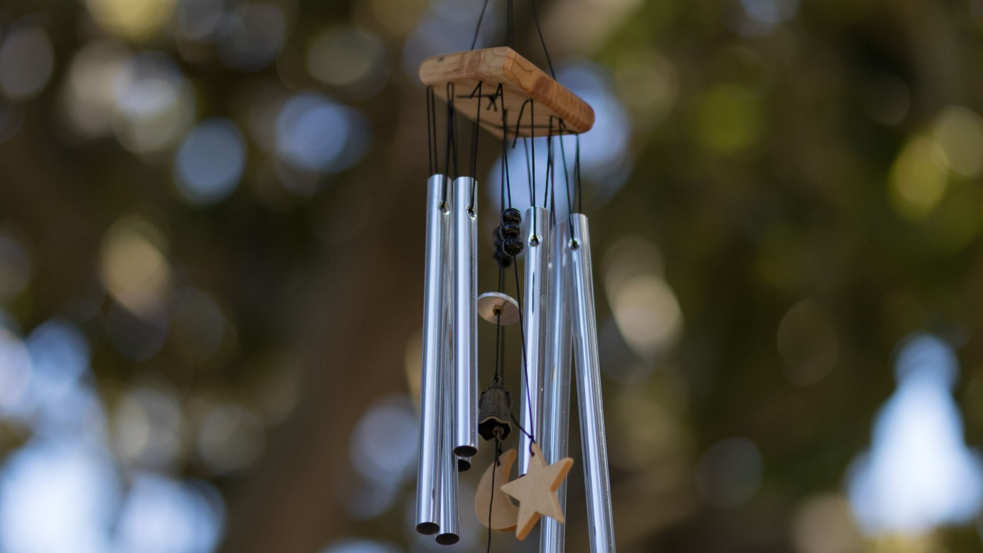 wind chimes for home decor to attract prosperity money luck in hindi