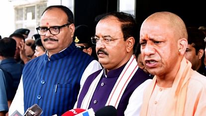 UP : कैबिनेट में पहुंचकर डिप्टी सीएम केशव ने सबको चौंकाया, बैठक में खूब ठहाके भी लगे UP : Deputy CM Keshav Prasad Maurya in cabinet meeting.
