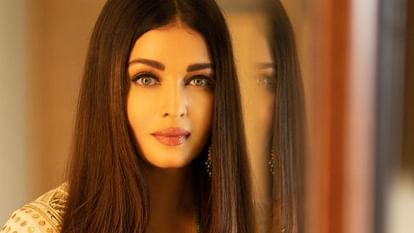 Aishwarya Rai Bachchan NewYork vacation alone looks mesmerizing in viral photos poses with fan calls her kind