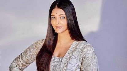 Aishwarya Rai Bachchan NewYork vacation alone looks mesmerizing in viral photos poses with fan calls her kind