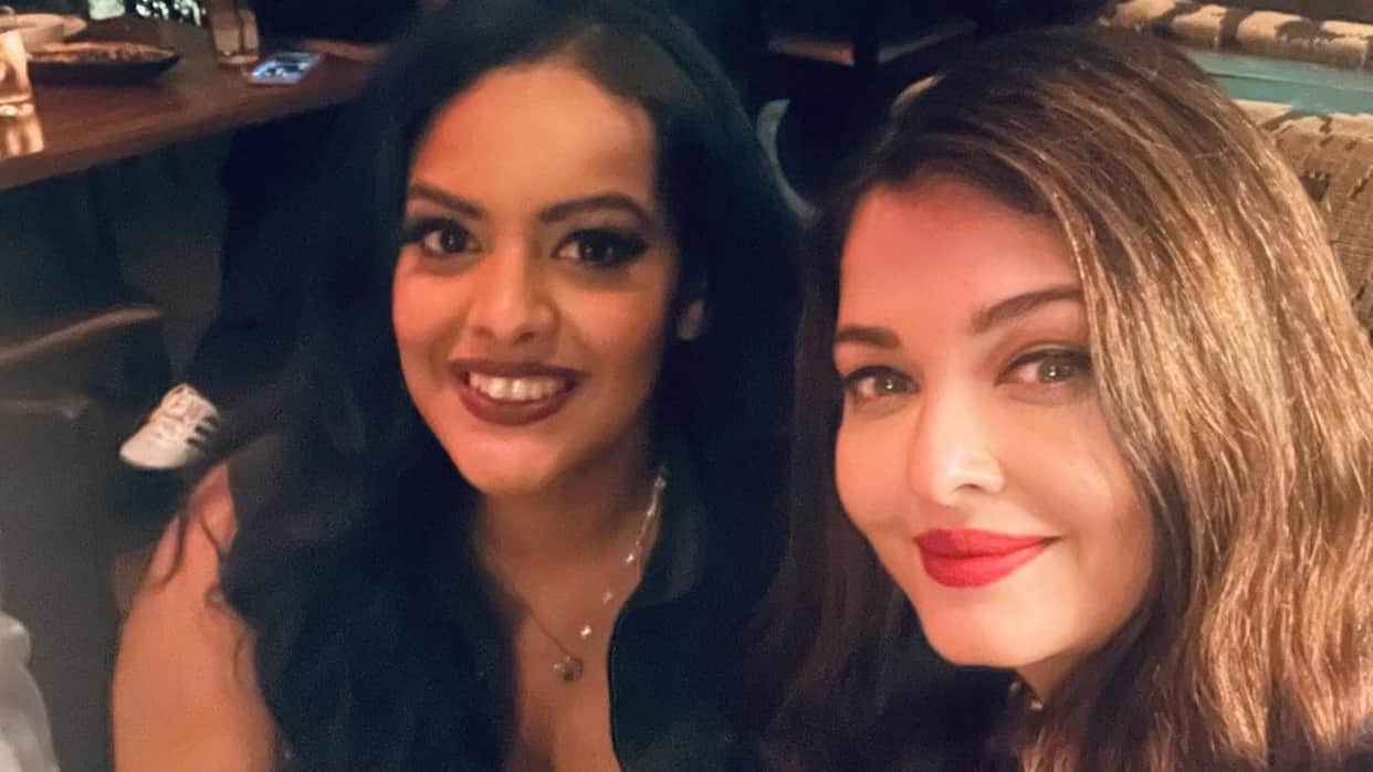 Aishwarya Rai Bachchan NewYork vacation alone looks mesmerizing in viral photos poses with fan calls her kind