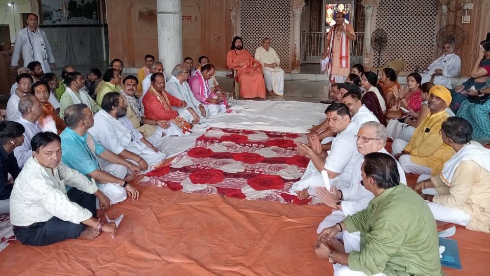 saints of Vrindavan declared religious war against Mahamandleshwar Indradev After Pandit Pradeep mishra