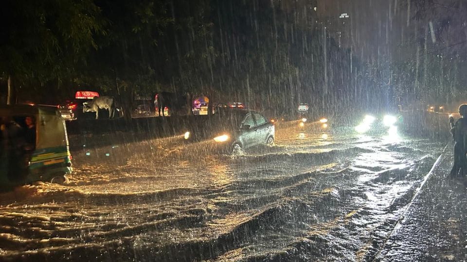 Traffic, life and flights affected due to rain in Delhi NCR