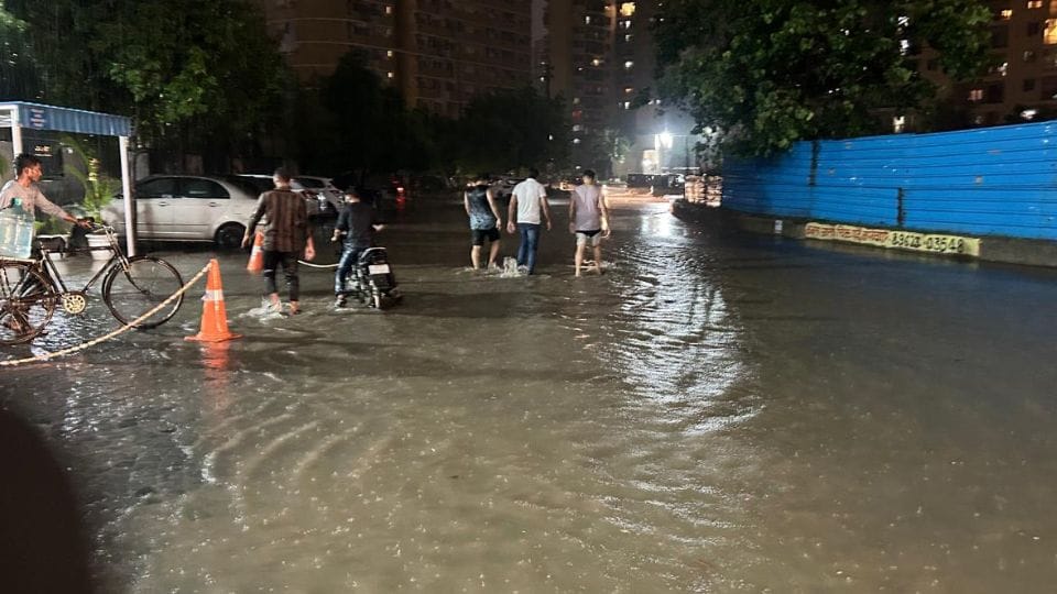 house collapsed due to heavy rain in Delhi