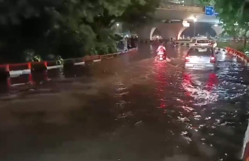 Delhi NCR Weather Today Heavy Rain in Delhi NCR Traffic Jam Water Logging Latest News in Hindi
