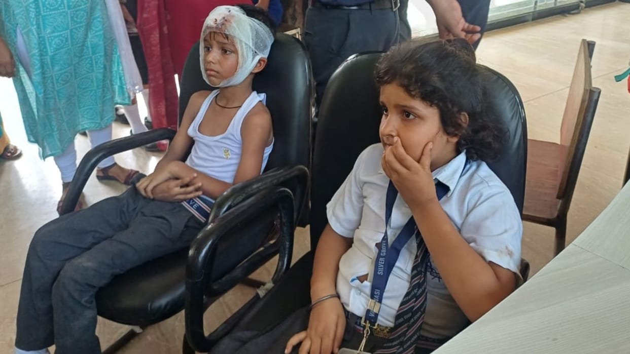 School bus overturned in varanasi six children injured parents said the driver was drunk