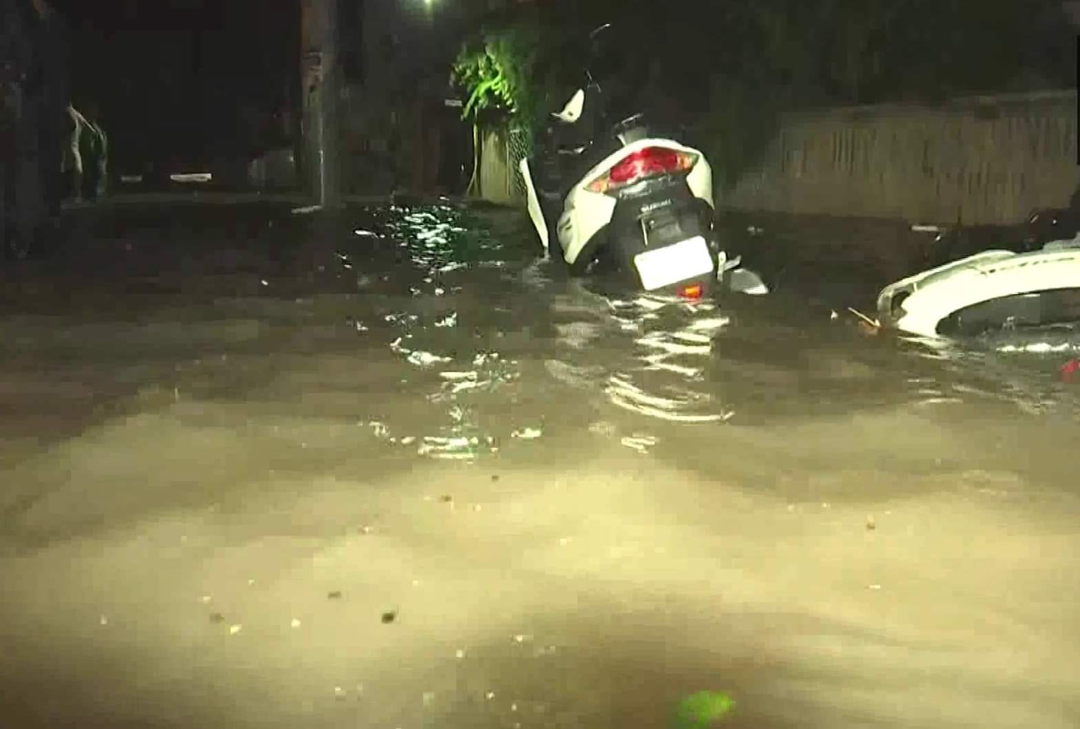 Delhi NCR Weather Today Heavy Rain in Delhi NCR Traffic Jam Water Logging Latest News in Hindi