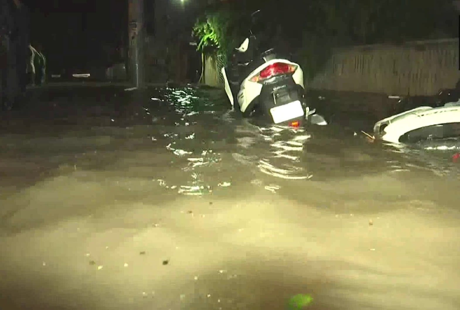 Delhi NCR Weather Today Heavy Rain in Delhi NCR Traffic Jam Water Logging Latest News in Hindi