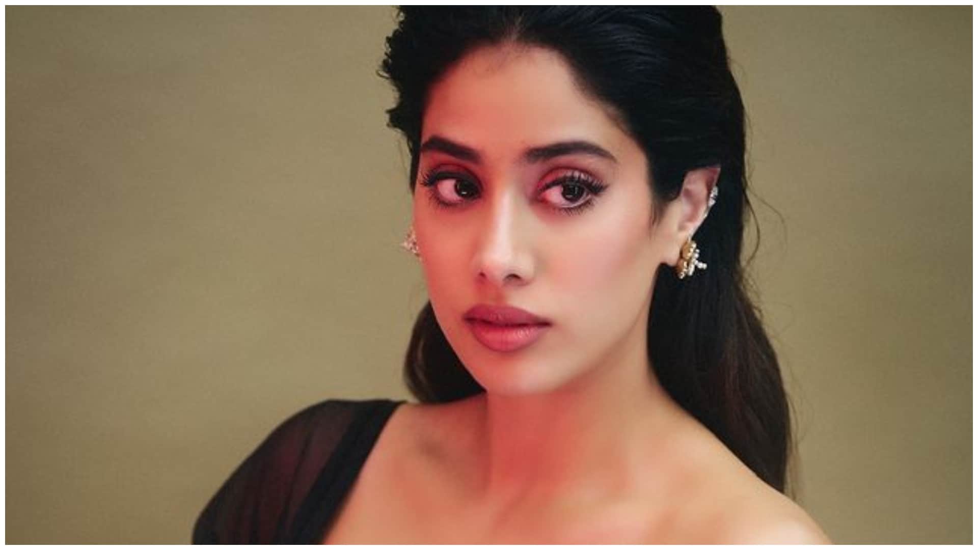 Janhvi Kapoor Fans Misbehave With Actress For A Selfie Picture Netizens React