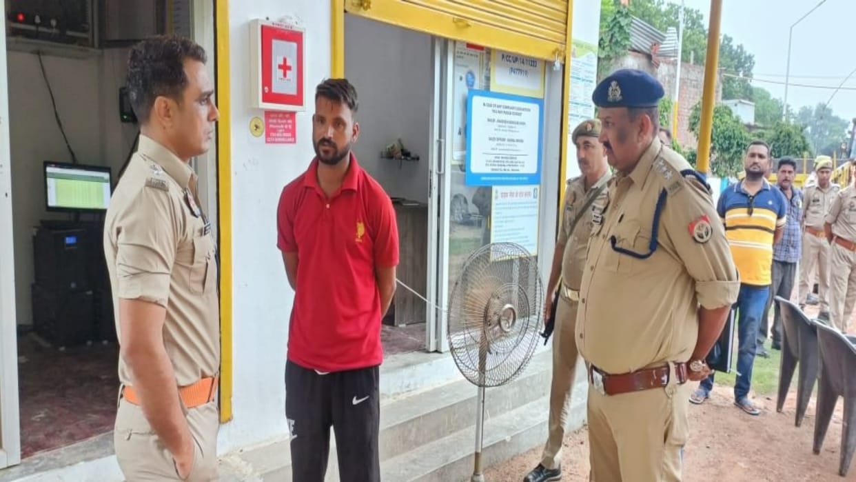 Pratapbarh Crime Bike riding miscreants looted Rs 2 lakh from petrol pump salesman at gunpoint, created panic