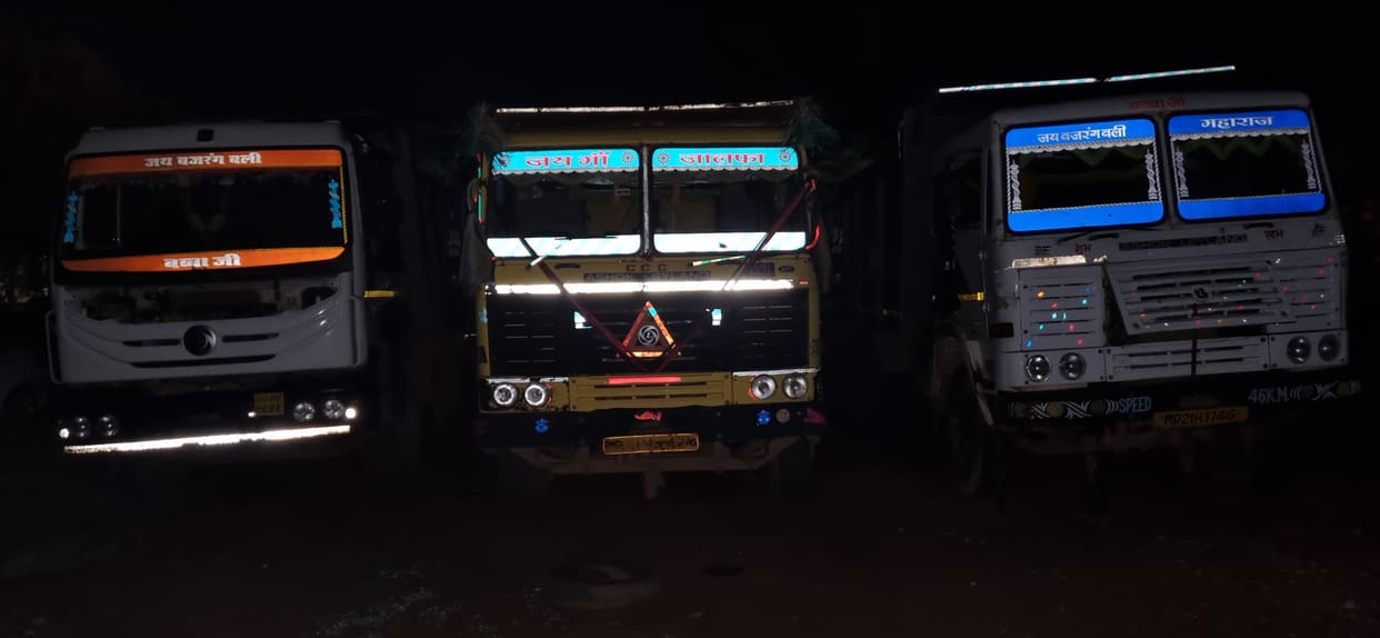 MP News: Four highwa  seized while stealing sand Katni police handed over to Mineral Department for action