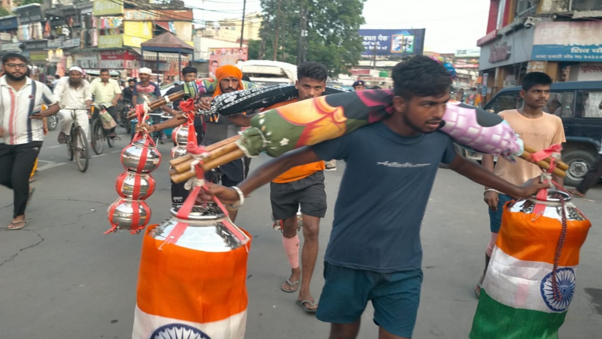 Kanwar Yatra pics: saffron rows of Siva devotees on the highway, Chants of Bam Lahari  and Shiv Shambhu