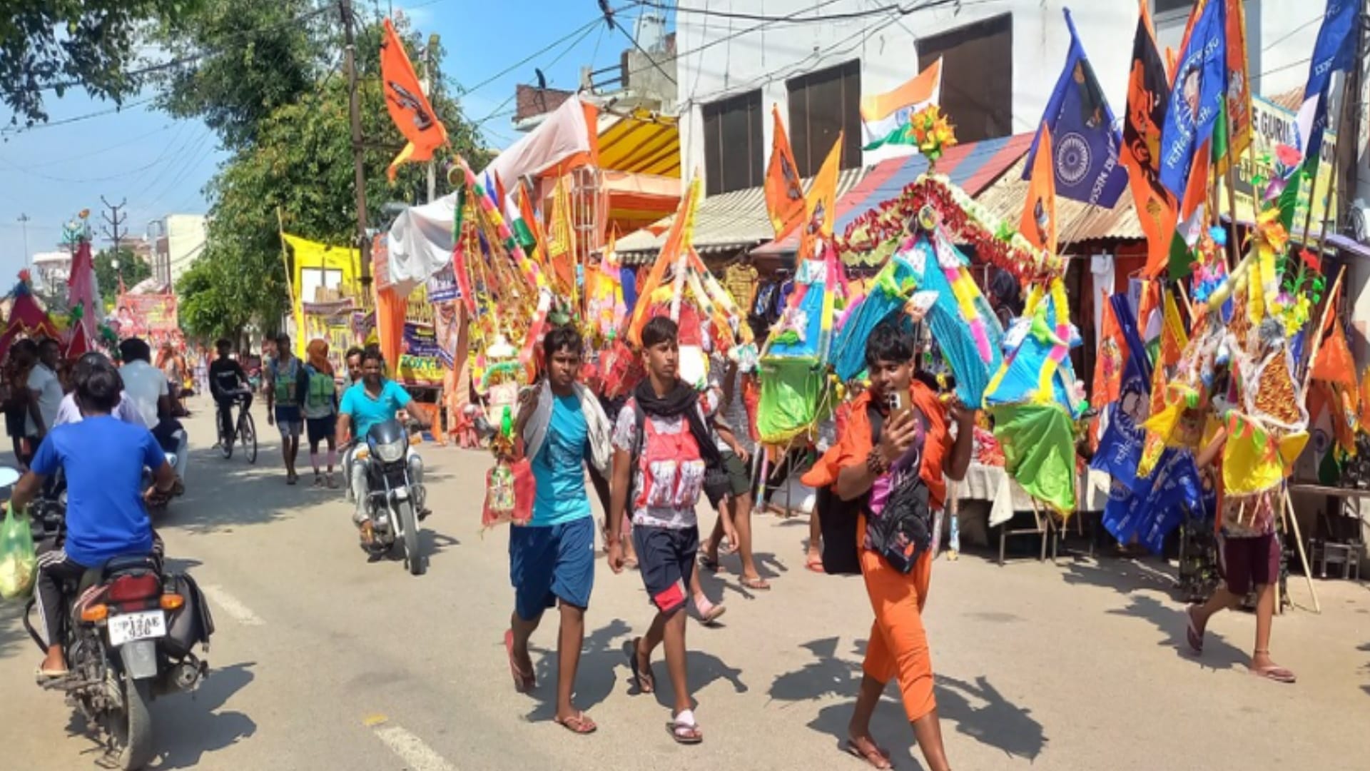 Kanwar Yatra in pics:  Shivbhakt moving forward with Bol Bam, a scene of Shiv Bhakti on the streets