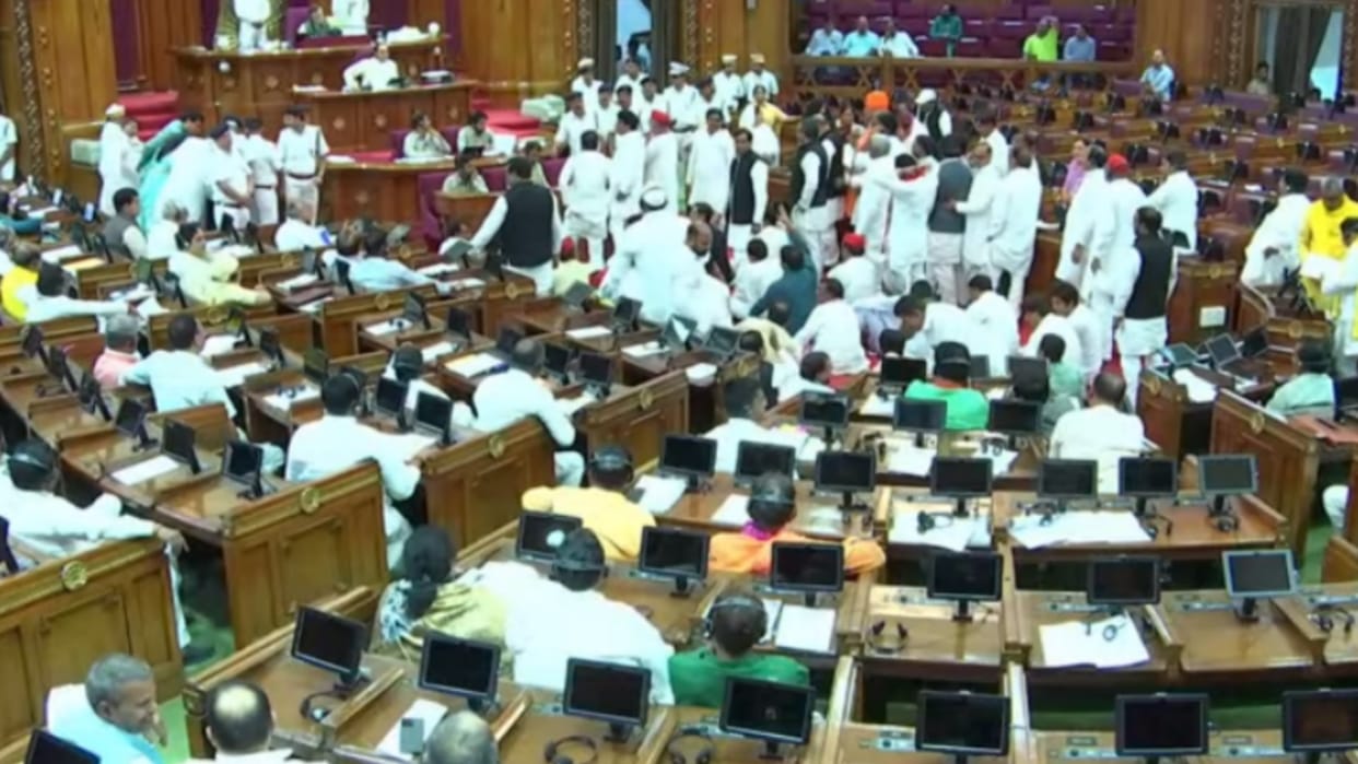 UP Vidhan Mandal session: opposition raised many issues in house.