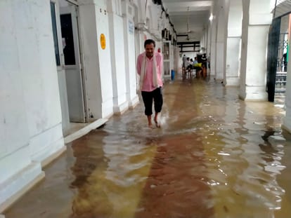 Weather in UP: Heavy rain in Lucknow and nearby districts.