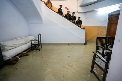 Weather in UP: Heavy rain in Lucknow and nearby districts.
