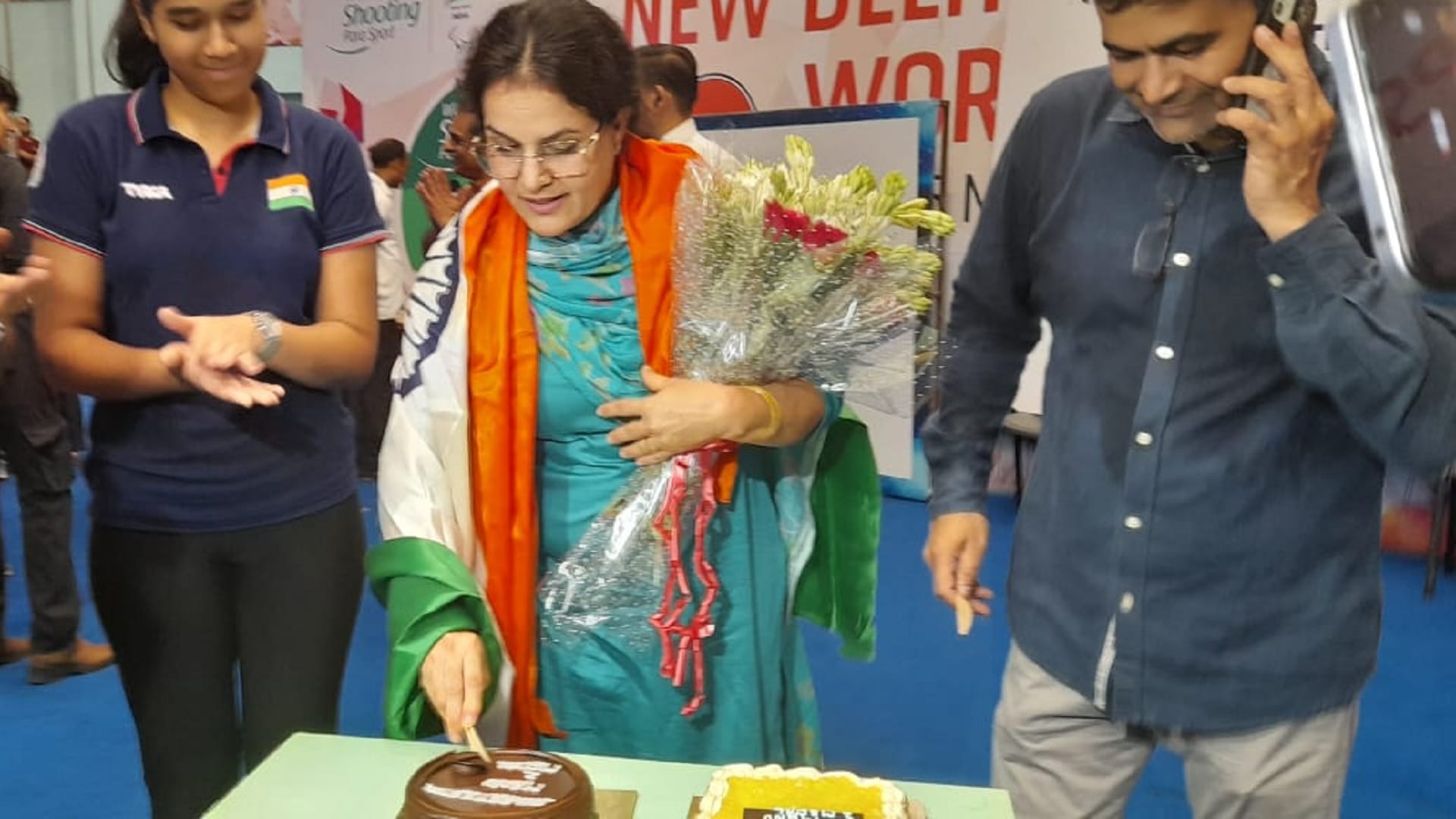 Paris Olympics 2024 Manu Bhaker Mother Reaction by Winning Second Olympic Medal News in Hindi
