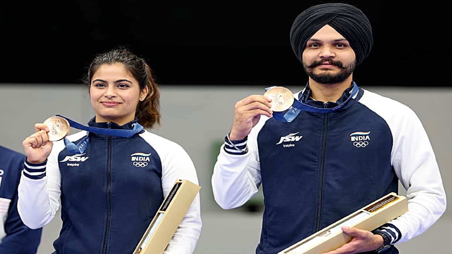President Droupadi Murmu met the Indian Olympic contingent and congratulated the players for their performance