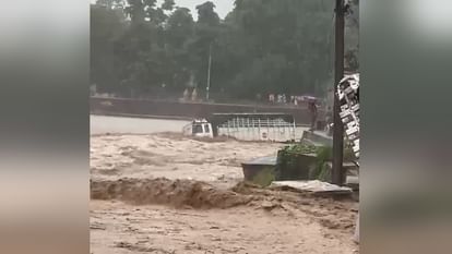 Uttarakhand Weather Kanwar pilgrims Truck swept away from Kharkhari Sukhi Nadi flood heavy rain in Haridwar