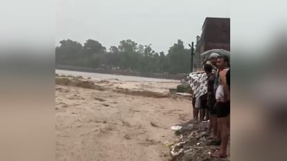 Uttarakhand Weather Kanwar pilgrims Truck swept away from Kharkhari Sukhi Nadi flood heavy rain in Haridwar