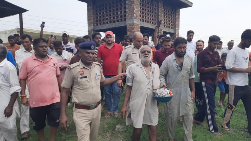 Two persons were doing tantric rituals in crematorium in Yamunanagar people beat them